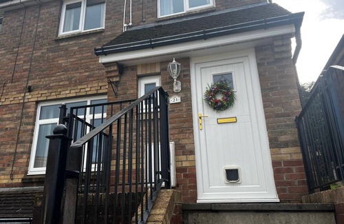 Bridgend Casa | luxury 4 bed house sleeps 8, enjoy in comfort
