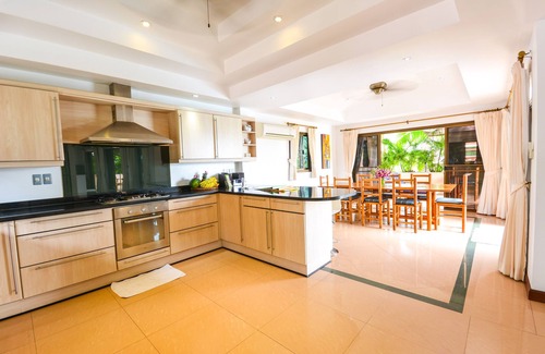Kata Villa | Villa de lujo de 4 camas con piscina infinita, chef.