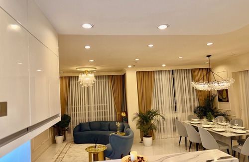 Bonifacio Global City Condominio | Luxury 4-Bed Penthouse in Central BGC close to St.Lukes and One High Street