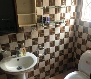 Kumasi Casa | Luxury 4-Bedrom Home in Kumasi 5 mins to Airport