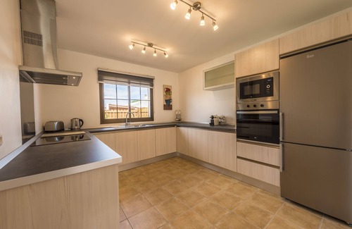 Caleta de Fuste Villa | Villa de lujo de 4 dormitorios con piscina, wifi y aire acondicionado