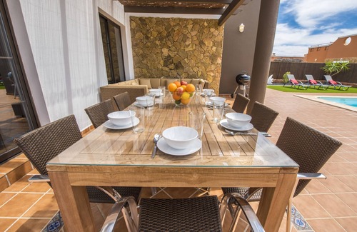 Caleta de Fuste Villa | Villa de lujo de 4 dormitorios con piscina, wifi y aire acondicionado