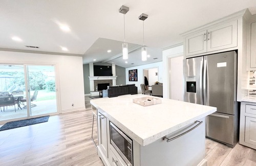 Houston Casa | Luxury 4 Bedroom 3 Bath w/POOL! Private Home Fully-furnished by MDA TMC Galleria