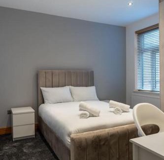 Chorlton-cum-Hardy Apartamento | Luxury 4 Bedroom Apartment