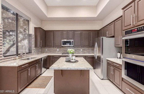 Glen Eagle Villa | Luxury 4-bedroom Desert Villa w/ Pool & BBQ - Great Location!