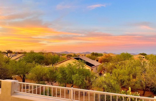Glen Eagle Villa | Luxury 4-bedroom Desert Villa w/ Pool & BBQ - Great Location!