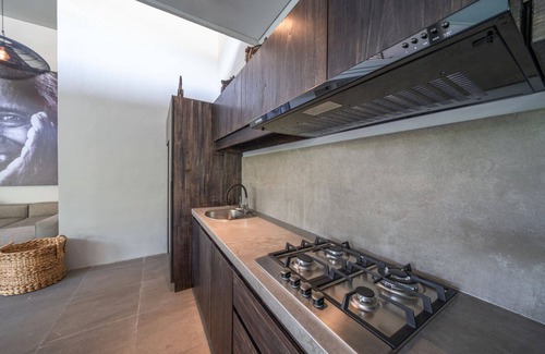 Batubelig Villa | Luxury 4-Bedroom Holiday Rental Near Berawa Beach, Bali Villa 2094