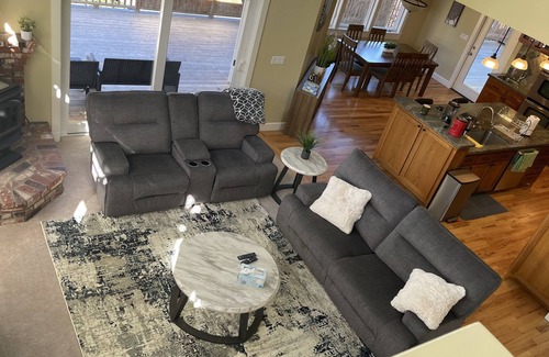 Cutten Casa | Luxury 4 Bedroom Home with Fireplace & Jacuzzi