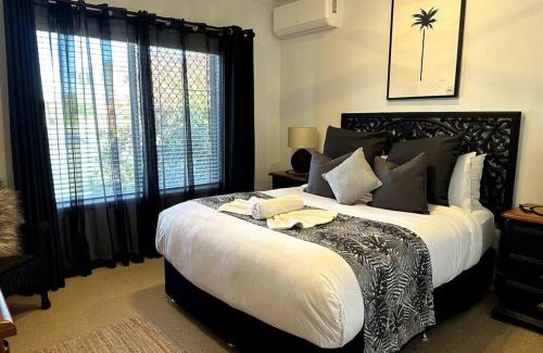 Bargara Casa | Luxury 4 Bedroom Home with Pool & Games Room Bar