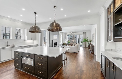 Sylvan Park Casa | Luxury 4-bedroom house near the Sylvan Park Roundabout - perfect location