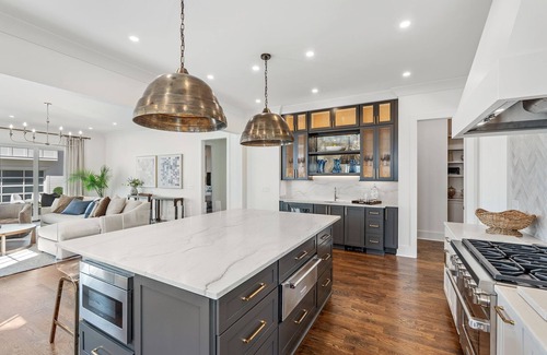 Sylvan Park Casa | Luxury 4-bedroom house near the Sylvan Park Roundabout - perfect location
