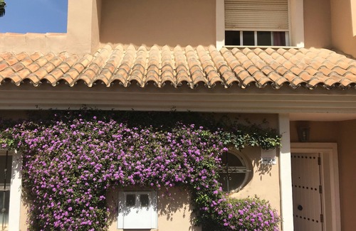 Manilva Casa | Casa de lujo de 4 dormitorios cerca del puerto de La Duquesa, playas y golf en la Costa del Sol