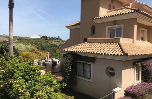 Manilva Casa | Casa de lujo de 4 dormitorios cerca del puerto de La Duquesa, playas y golf en la Costa del Sol