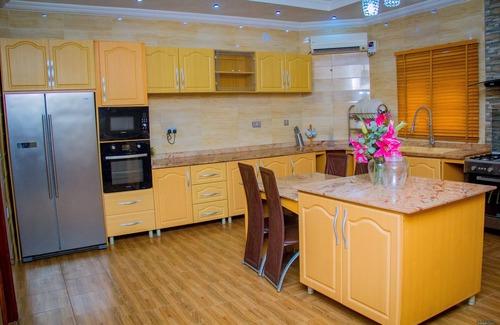 Ofin Casa | Luxury 4 bedroom house with swimming pool and garden. In a gated community.