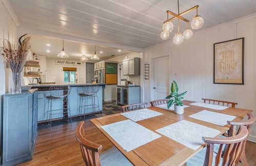 Ellendale Casa | Luxury 4 bedroom KING ABODE centrally located & FREE parking