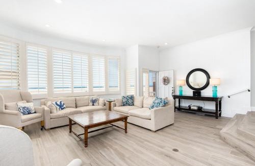Balboa Peninsula Casa | Luxury 4 Bedroom Oceanfront Home with AC