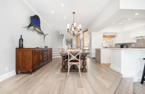 Balboa Peninsula Casa | Luxury 4 Bedroom Oceanfront Home with AC