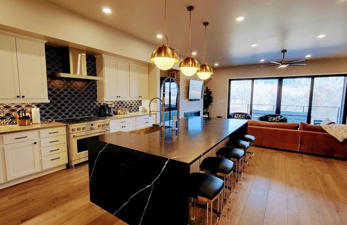 Bozeman Casa | Luxury 4 Bedroom Townhouse with Mountain/Lake Views, Arcade, Sauna, EV Charger