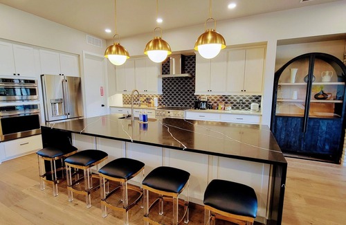 Bozeman Casa | Luxury 4 Bedroom Townhouse with Mountain/Lake Views, Arcade, Sauna, EV Charger