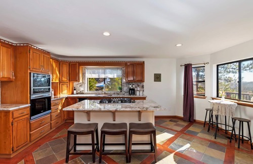Lake Arrowhead Chalet De Esquí | Luxury 4-bedroom chalet with stunning views in Arrowhead Woods