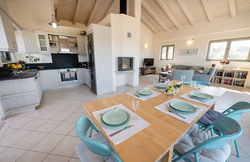 Galatas Villa | Nueva Villa de Lujo 4 Dormitorio Con piscina que ofrece fantásticas vistas al mar