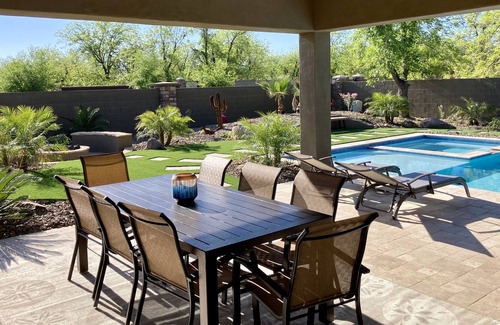 Queen Creek Casa | Luxury 4 BR, pool/spa w/ swim up bar, mist system, putting greens, pool table.