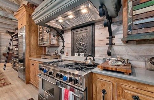 Asheville Casa | Granero convertido lujoso 4 BDRM rey, 4. 5 baños, 10 minutos a DWNTN AVL