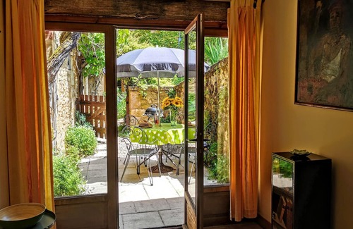 Les Eyzies Cabaña | Lujosa casa rural de 4 estrellas junto al río en impresionantes jardines de 4 acres, piscina, sala de juegos