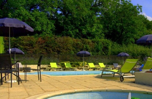 Les Eyzies Cabaña | Lujosa cabaña de piedra de 4 estrellas junto al río, impresionantes jardines de 4 acres, piscina, sala de juegos