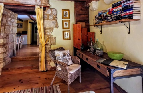 Les Eyzies Cabaña | Lujosa cabaña de piedra de 4 estrellas junto al río, impresionantes jardines de 4 acres, piscina, sala de juegos