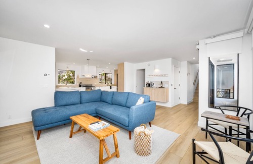 Harbor Casa | Luxury 4 Story home next to Alamitos Yacht Club. Steps to Beach and Bay.