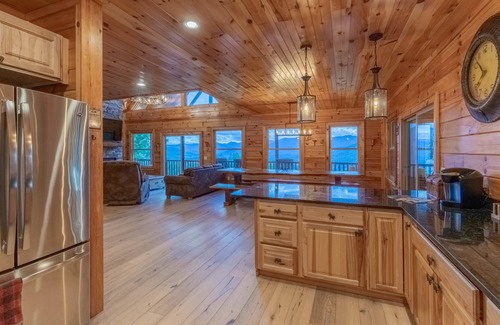 Waynesville Casa | Luxury 4200 Sqft Log Cabin on 50 Acres Sleeps 16