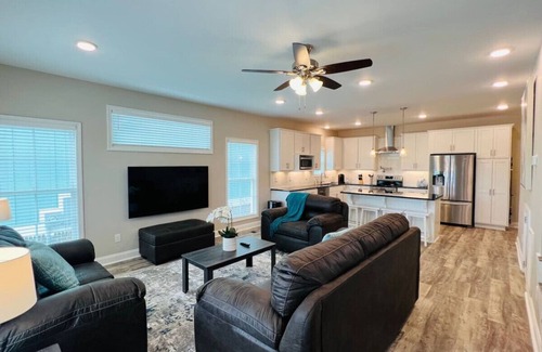 Augusta Casa | Luxury 4B/4.5b Home, EV Charger, deck by MCG #8