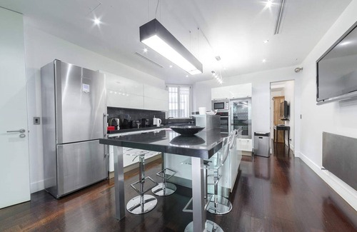 8th Arrondissement Apartamento | Luxury 4bds/1900sqft with A/C close to Champs Elysees