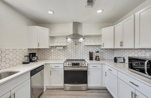 North Richland Hills Casa | Luxury 4Bed/2Bath Hidden Gem w/ Backyard Oasis