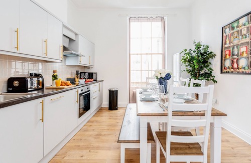 Kensington Apartamento | Casa de lujo de 4 camas a 2 minutos de High Street Ken / Olympia