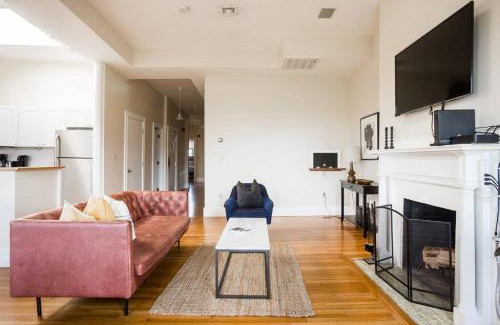 Fenway–Kenmore Apartamento | Luxury 4BR 3BA in Fenway w Epic Roof Deck