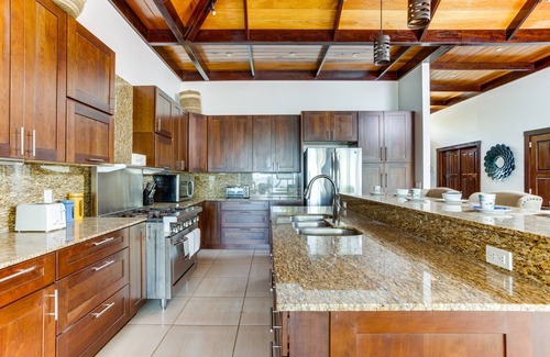 Placencia Villa | Luxury 4BR Beachfront Home-Pool & Spa-Like Bath