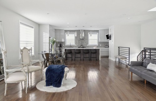 Southeast Casa | Luxury 4BR home 7 mins to US Capital, Rooftop deck, in Washington Free Parking