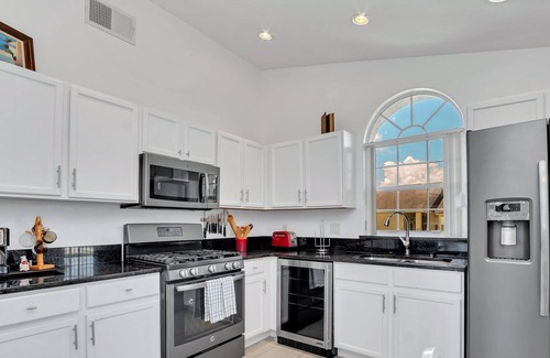 Indian Point Casa | Luxury 4BR Home - Pool, Games, BBQ - Near Disney!