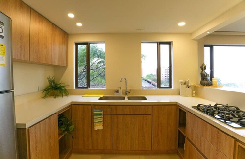 El Poblado Apartamento | Luxury 4BR Retreat with Private Bathtub and AC