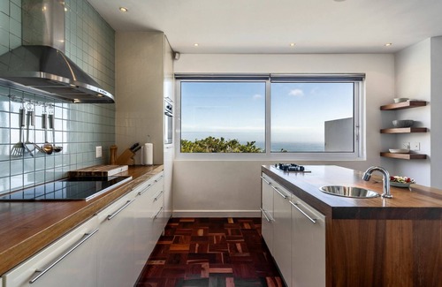 Camps Bay Villa | Luxury 4BR Seaview Villa w/Private Pool,Stunning Ocean &Mountain Views Camps Bay