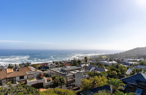 Camps Bay Villa | Luxury 4BR Seaview Villa w/Private Pool,Stunning Ocean &Mountain Views Camps Bay