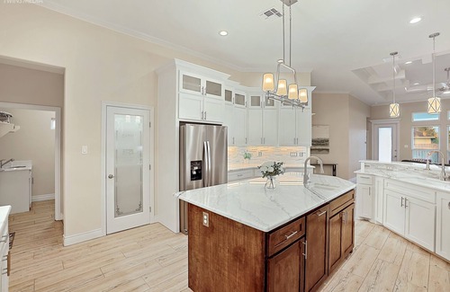 South Side Casa | Luxury 4BR South CC! 15 Min to Beach, Fast WiFi, 6 Beds & Fireplace!
