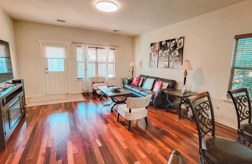 Spring Casa | Luxury 4BR Villa w/Gym, Golf Simulator & Office Near Exxon HQ & Old Town Spring