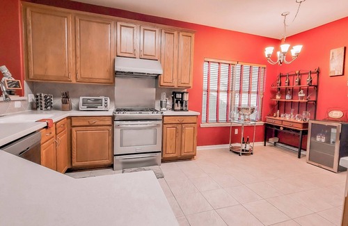 Spring Casa | Luxury 4BR Villa w/Gym, Golf Simulator & Office Near Exxon HQ & Old Town Spring
