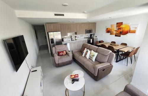 Homestead Casa | Luxury 4BR w/HotTub Home Near Miami, Key Largo & Homestead w/ beautifulTerrace