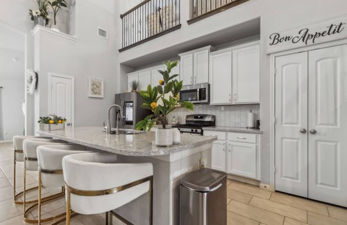 Katy Casa | Luxury 4BRS-3Baths Home, w/ King Bed & Private Gym