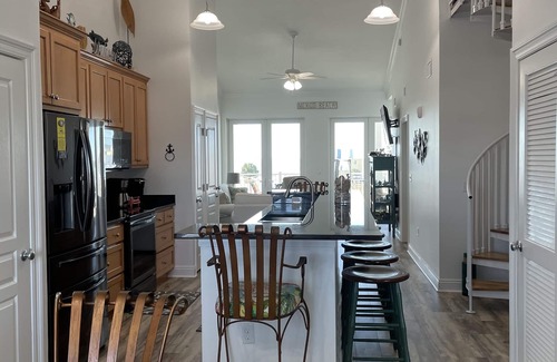 Mexico Beach Condominio | Luxury 5⭐️ 3bd3ba condo sleeps 10 with Double water views & a private boat slip