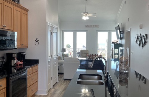Mexico Beach Condominio | Luxury 5⭐️ 3bd3ba condo sleeps 10 with Double water views & a private boat slip